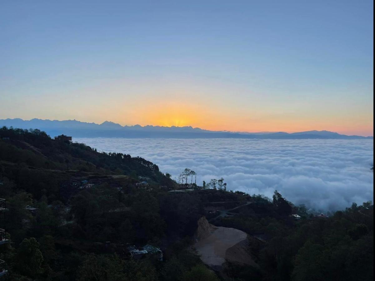 Hotel Nagarkot Holiday Inn エクステリア 写真